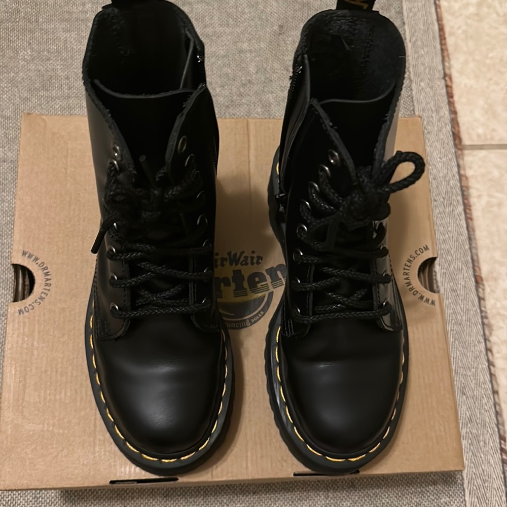 Dr Martens AirWair with bouncing soles - Jadon Black